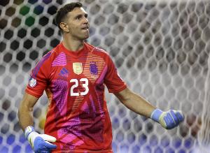 大馬?。簩γ飨牡氖澜绫械脚d奮，為國出戰(zhàn)時感覺球就是進(jìn)不了門