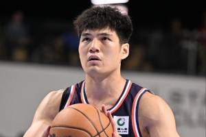 中規(guī)中矩！陳國豪8中4拿到9分3板2助1斷