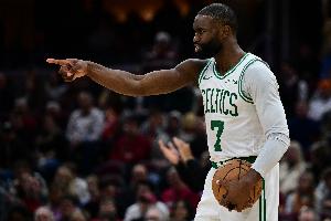 次節(jié)狂轟18分！杰倫·布朗半場14中9砍下22分2助1斷