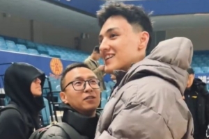 舊友重逢就該用最熟悉的方式打招呼！場上見！