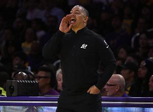 盧：小卡&比爾受傷影響很大 我們曾多次扭轉局面 但今年并非如此