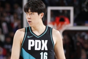 媒體人：瀚森松弛多了機會也更多 后面體能不支防守效率也在下降