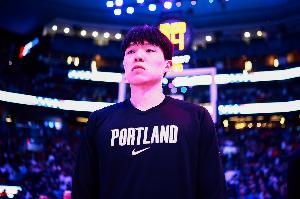 再來一節(jié)！狄龍·瓊斯發(fā)球失誤 芬克絕殺三分三不沾 混音進(jìn)加時