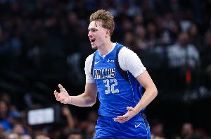 一飛沖天！弗拉格切入雙手空接暴扣