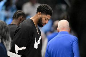 尷尬紀(jì)錄！濃眉本場(chǎng)出戰(zhàn)超過(guò)20分鐘僅得2分 創(chuàng)個(gè)人生涯最低