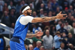 解說：濃眉面對切特&杰林威&肯威都打不動(dòng) 弗拉格比賽季初更自如