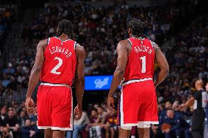 哈登+萊昂納德下半場(chǎng)合計(jì)僅得10分 比角色球員科比·布朗少1分