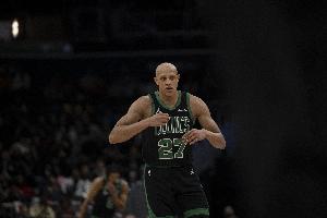 牛皮糖貼死里夫斯！沃爾什7中6高效得17分4板1助1斷2帽 三分5中4