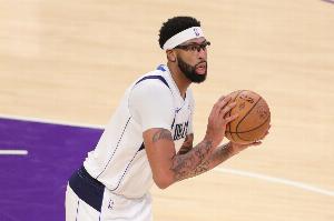 9中1僅得2分！濃眉：我為糟糕表現(xiàn)承擔(dān)責(zé)任 必須為下一場(chǎng)做好準(zhǔn)備