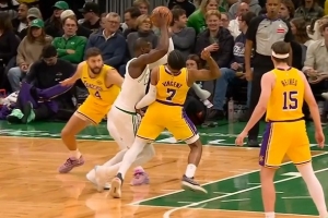 沒冤枉！布朗對文森特進(jìn)攻犯規(guī) 馬祖拉挑戰(zhàn)失敗