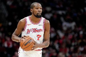 KD談球星樂(lè)意傳球?qū)η蜿?duì)的意義：這能幫所有人建立信心