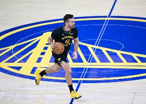 勇士又淘到寶！末節(jié)12分率隊暴擊騎士的斯潘塞 曾是棍網(wǎng)球GOAT