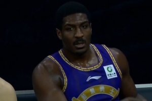 關(guān)鍵跳投鎖定勝局！佩里12中4拿到19分11板5助2斷