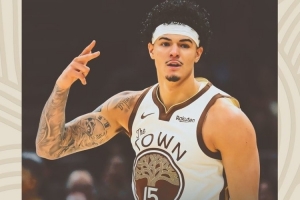 板凳奇兵！勇士發(fā)布贏球海報：桑托斯成為封面人物