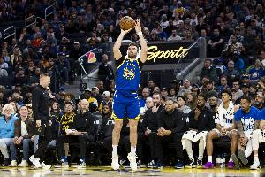 爆發(fā)！斯潘塞近三戰(zhàn)場均17.3分3.7板5.7助1斷 連續(xù)三場隊內(nèi)得分王