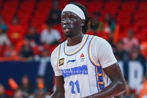 許利民：奧莫特的表現(xiàn)不盡人意 換不換外援會(huì)看后續(xù)人員情況而定