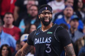 擎天白玉柱！濃眉一掃昨日陰霾19中14拿下29分8板2斷1帽閃爆全場