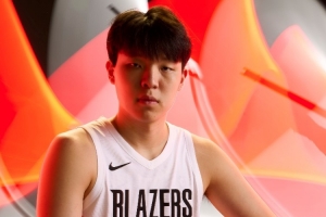 拓記：楊瀚森的籃板保護(hù)、犯規(guī)控制、選位判斷、身體對抗還需打磨