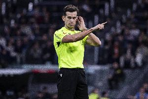 瘋狂??皇馬本輪西甲被主裁出示3紅7黃！7人吃牌，替補席1紅1黃