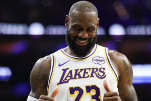 ??狀態(tài)回暖！吧友們來預測一下詹姆斯本賽季的數(shù)據(jù)吧！