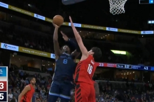 防不??！楊瀚森被小賈倫強(qiáng)攻打中 開(kāi)拓者被迫再度叫停