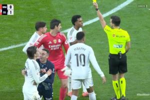 必然引發(fā)爭議！加西亞2分鐘連吃2黃，卡雷拉斯因抗議吃一黃一直紅