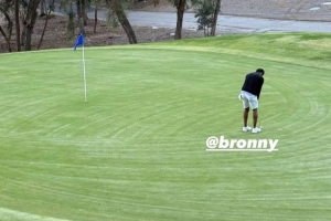 詹姆斯曬與布朗尼打高爾夫：與兒子共度時(shí)美好時(shí)光如今更顯珍貴！