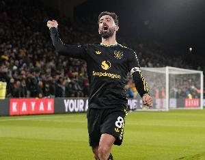 帕克批B費(fèi)：上半場(chǎng)表現(xiàn)差多次丟球權(quán) 他沒有利馬所展現(xiàn)的領(lǐng)導(dǎo)力