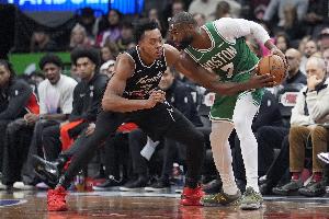 杰倫·布朗：斯科蒂·巴恩斯太TM壯了 這家伙有超雄綜合征吧??