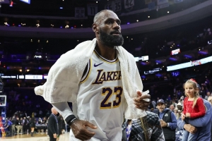 決勝時刻仍能接管比賽！因開賽慢熱而被看衰的老詹用實際行動打臉