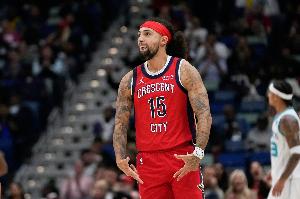 本賽季工資僅450萬！美記：多支爭冠球隊正密切關(guān)注阿爾瓦拉多