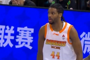 這是外援水平？愛德華茲9中1&三分6中1 亨特6中1 二人合計僅10分