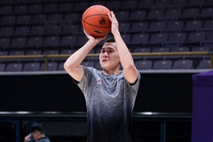 揭幕戰(zhàn)早場(chǎng)訓(xùn)練踩場(chǎng)圖來(lái)了??！大戰(zhàn)在即 北控男籃全力以赴