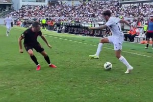 屬實是被老哥的盤帶操作給帥到了??