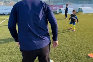 孫繼海：請叫我孩子王，和小朋友們一起訓(xùn)練是我最開心的~??