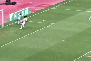 效力英超BIG6！熱刺新中衛(wèi)高井幸大近14次搶斷破壞合集！