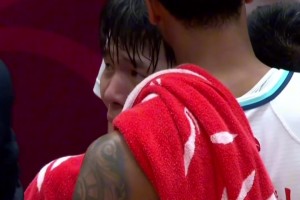 季后賽曾被余嘉豪打哭，但現(xiàn)在楊瀚森已經(jīng)打上NBA了???