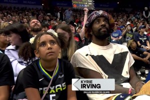 好久不見！歐文帶女兒觀戰(zhàn)WNBA，這簡直一個(gè)模子刻出來的??