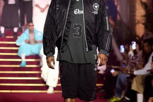 不得不說，哈登在走秀這一塊還得跟二哥威少好好學(xué)學(xué)??????