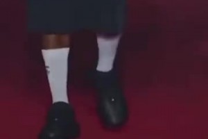 哈登走秀你們見過嗎？這個(gè)樣子未免也太笨重了！