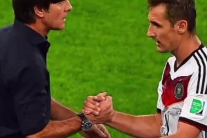 網(wǎng)友惡搞：足壇某種“味道”的傳遞！梅西嘔吐的原因找到了！