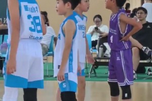 狗皮膏藥式防守，球可以丟你休想跑??