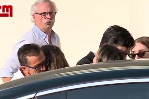 太難受了！若塔妻子抵達教堂