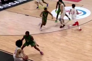 輕松化解邊線球難題！朱正+馮傲關(guān)鍵連線，助U19男籃奠定勝局