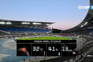32度啊??！東亞杯韓國vs中國香港比賽，在炎熱天氣下進行