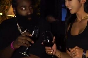 去年中國行登哥與張曼源碰杯，今年八月份又將開啟中國行??