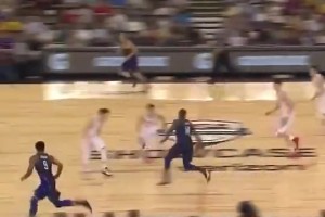 這天賦真頂不住！德羅贊此前面對(duì)中國(guó)男籃，險(xiǎn)上演360度轉(zhuǎn)體隔扣