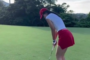 別有一番韻味！張曼源穿著這一身去打高爾夫可還行？