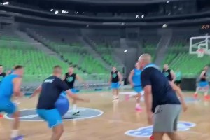 東契奇帶領(lǐng)斯洛文尼亞隊友訓(xùn)練備戰(zhàn)歐錦賽