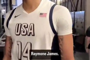 確定是真愛了！名場(chǎng)面！濃眉重復(fù)詹姆斯名字：他能打到45歲！